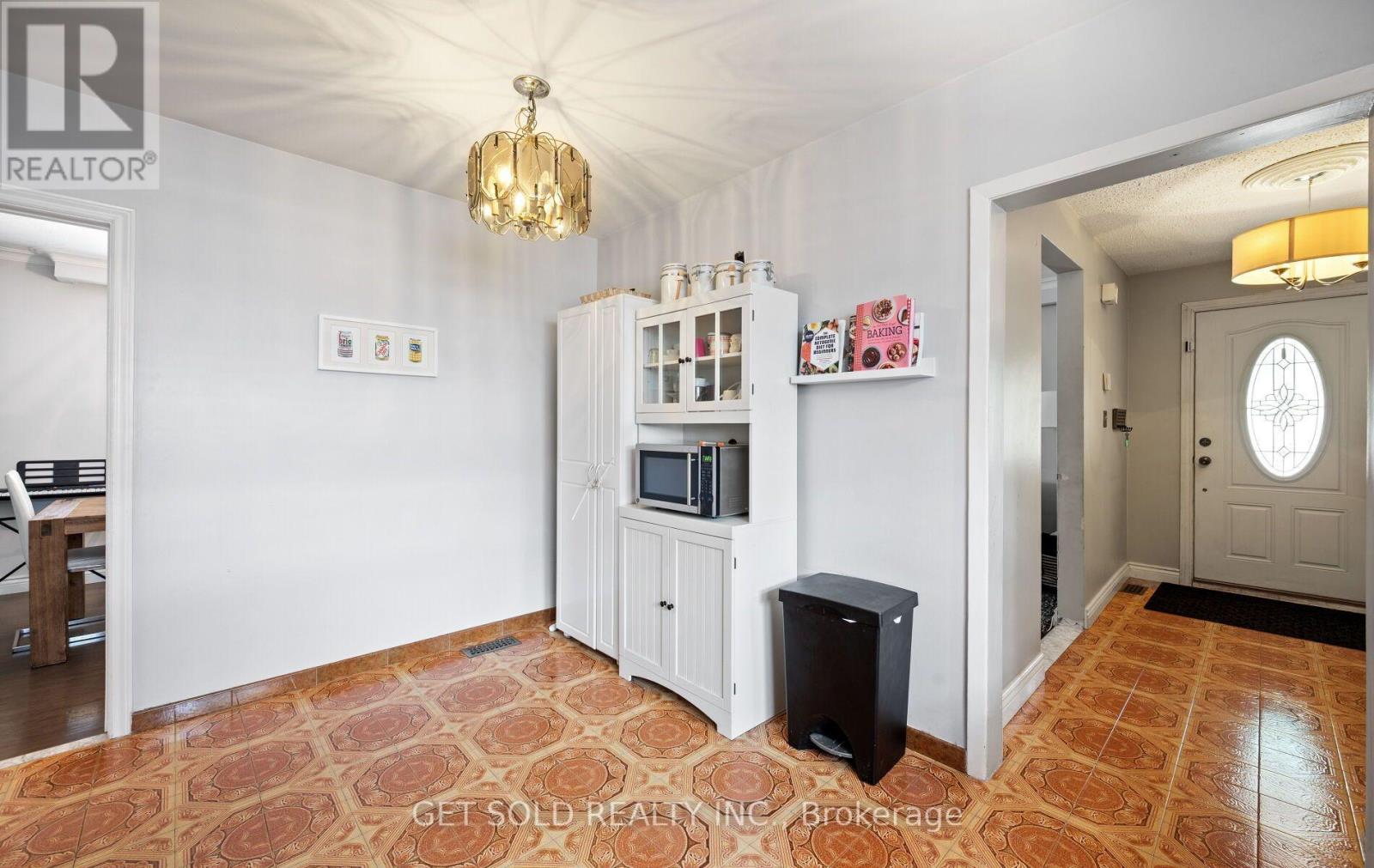 44 MANCROFT CRESCENT - 14