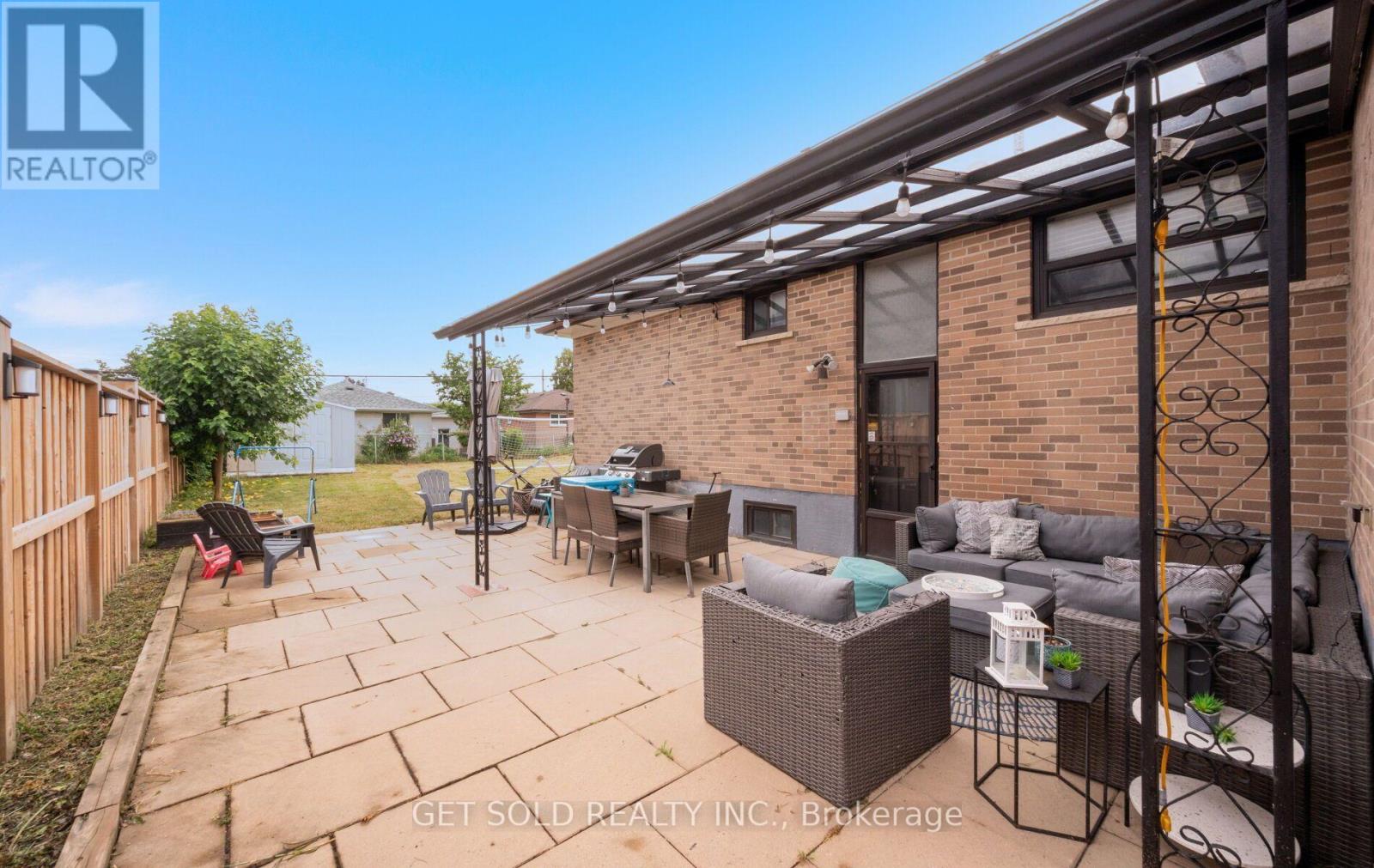 44 MANCROFT CRESCENT - 24
