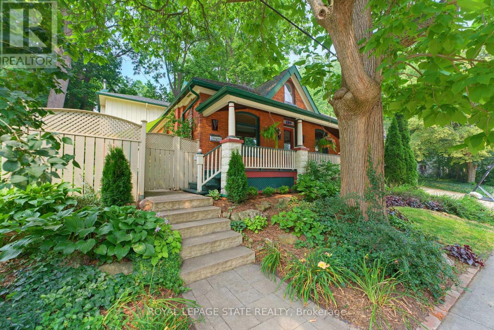 109 VICTORIA STREET - 1