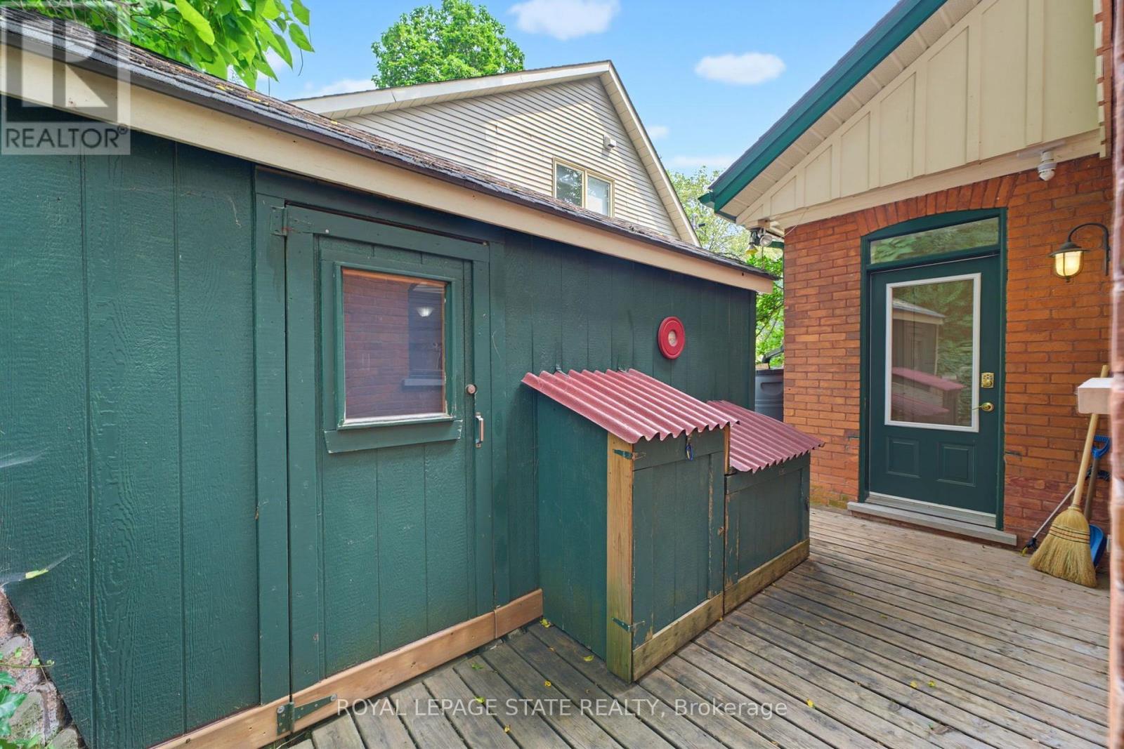 109 VICTORIA STREET - 33