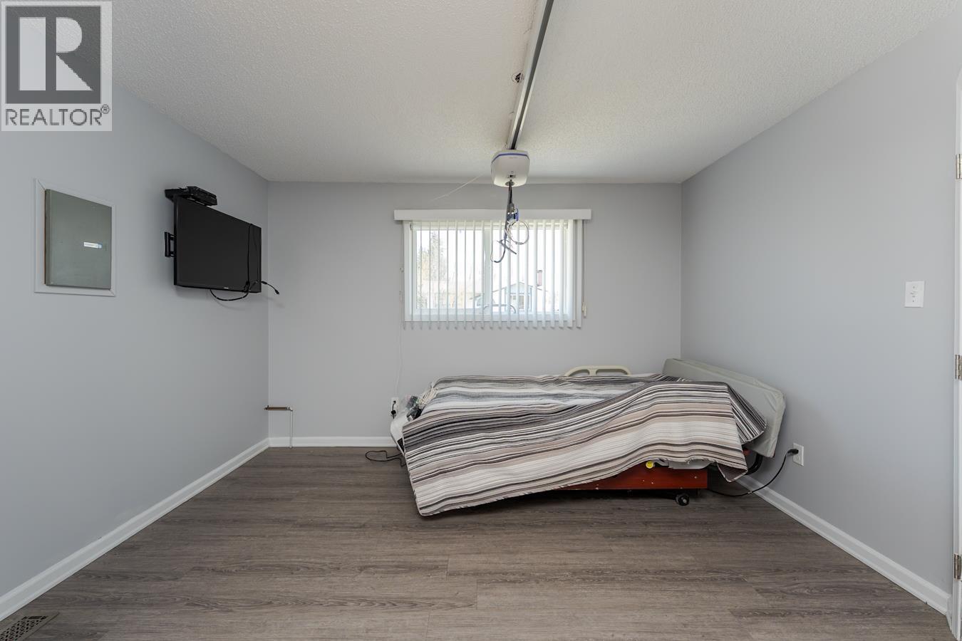 7759 QUEENS CRESCENT - 10