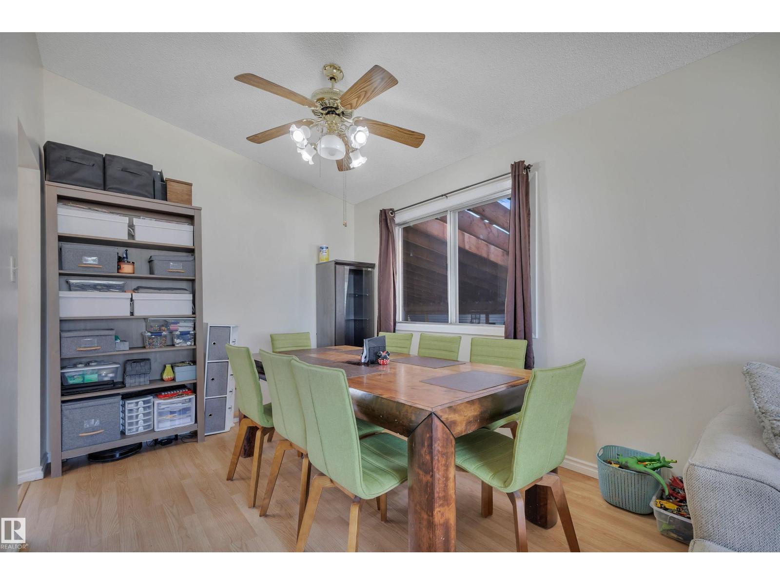 5411 44 Ave - 10