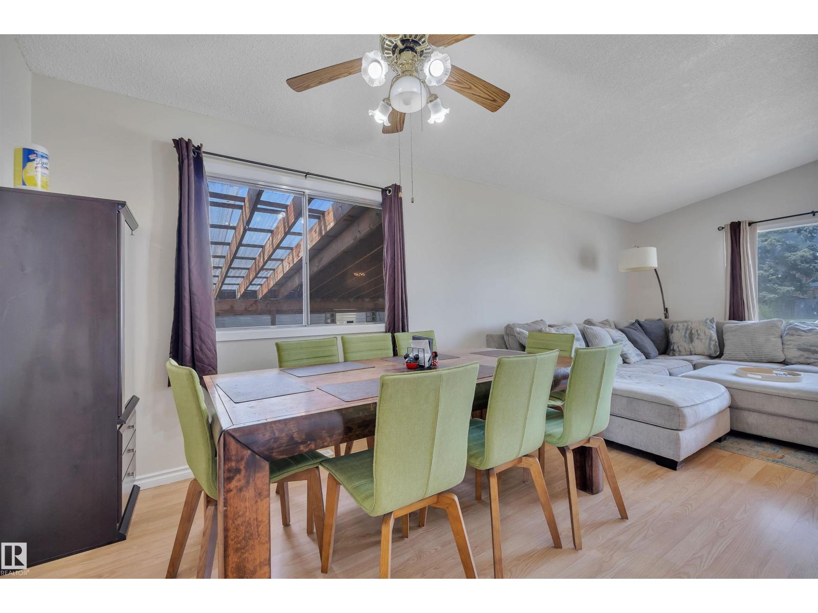 5411 44 Ave - 11