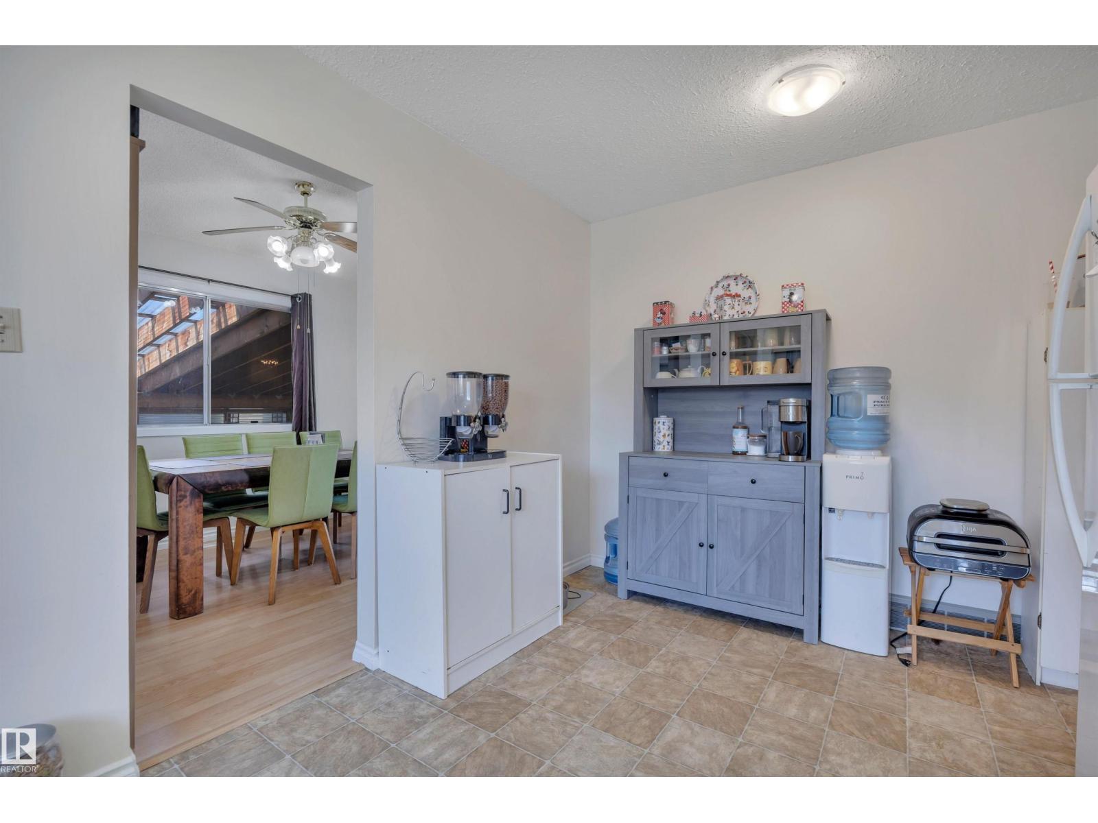 5411 44 Ave - 12