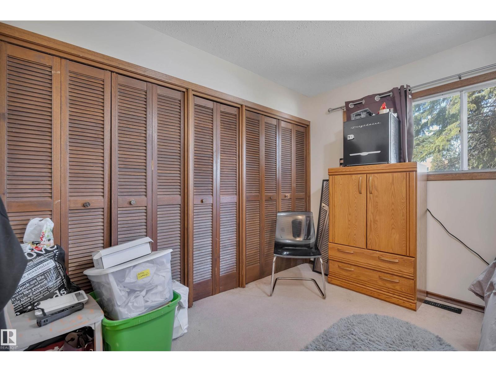 5411 44 Ave - 18