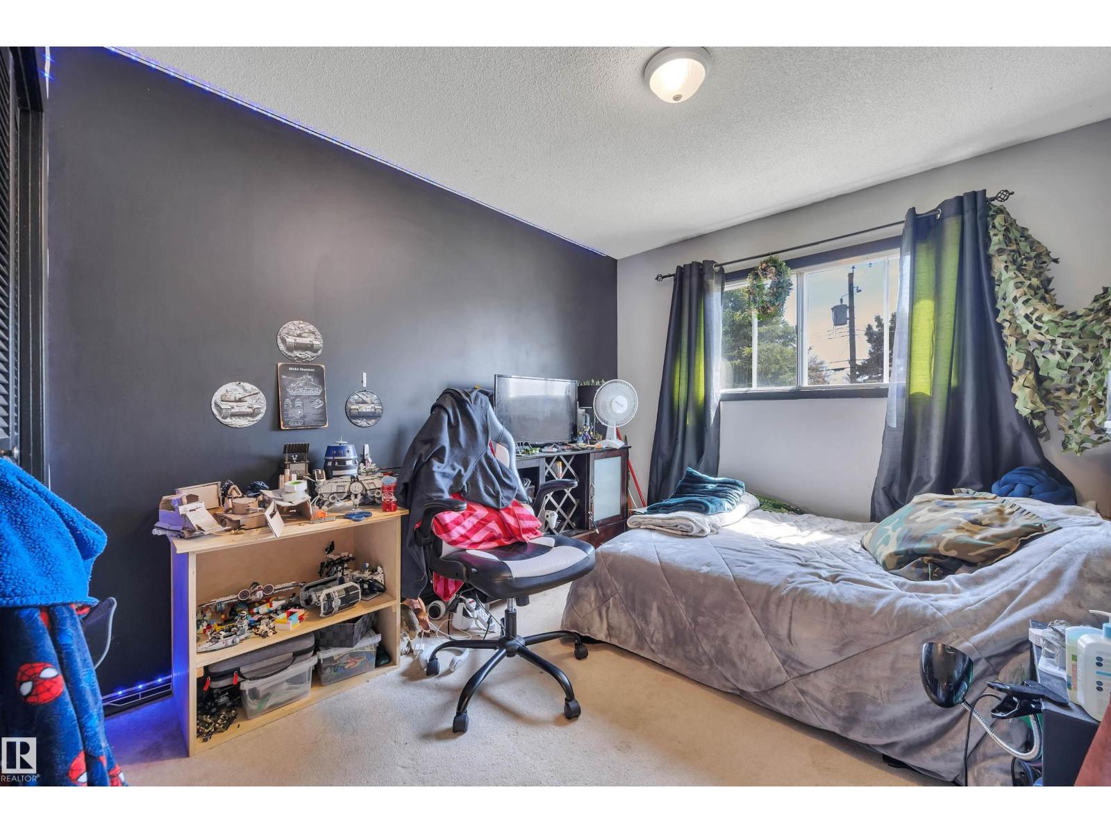 5411 44 Ave - 19