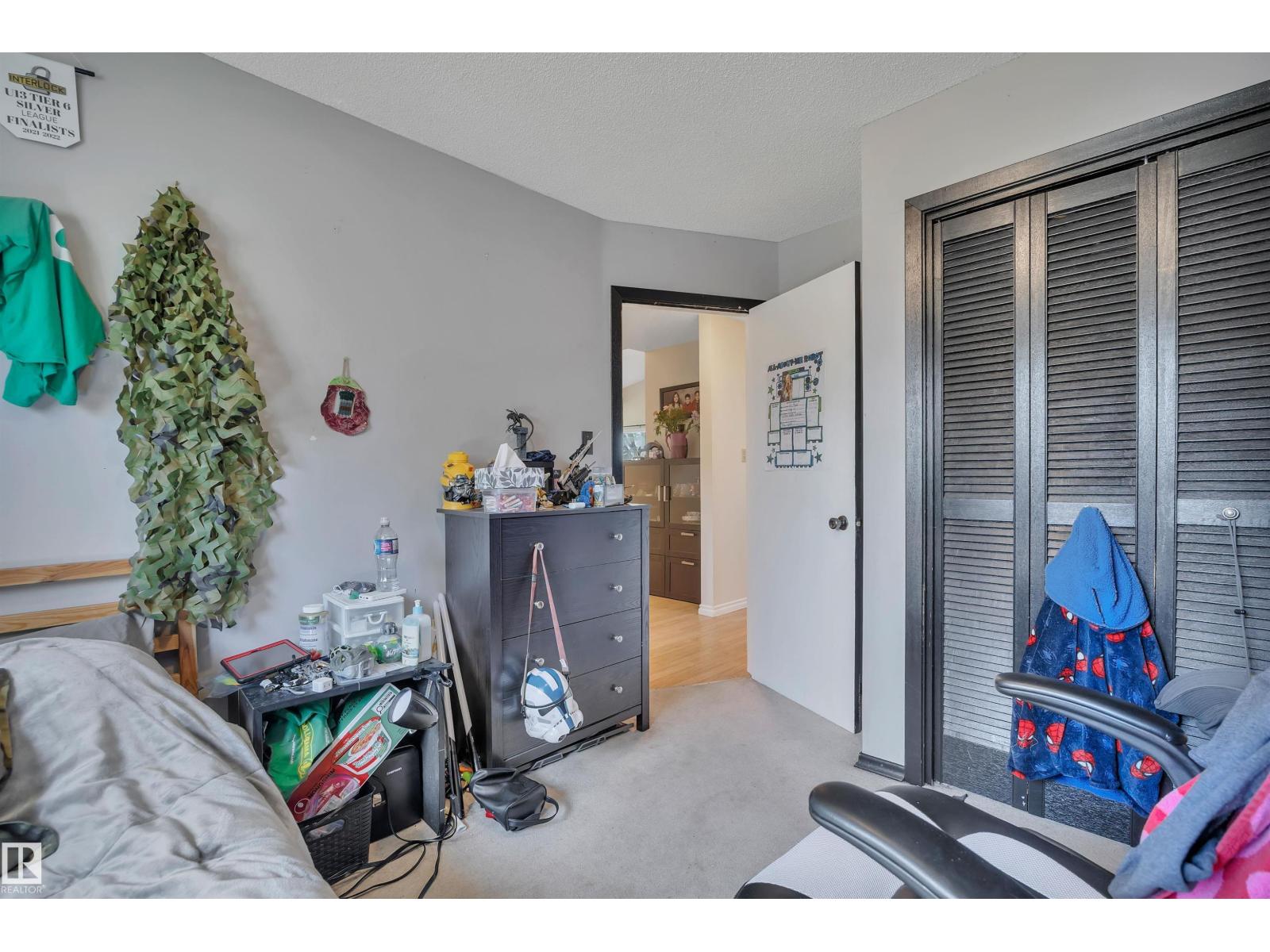 5411 44 Ave - 20