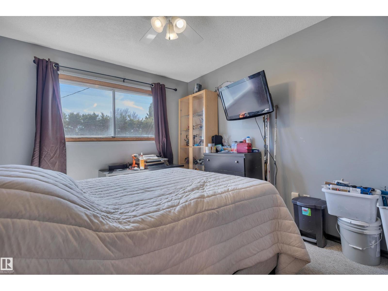 5411 44 Ave - 21