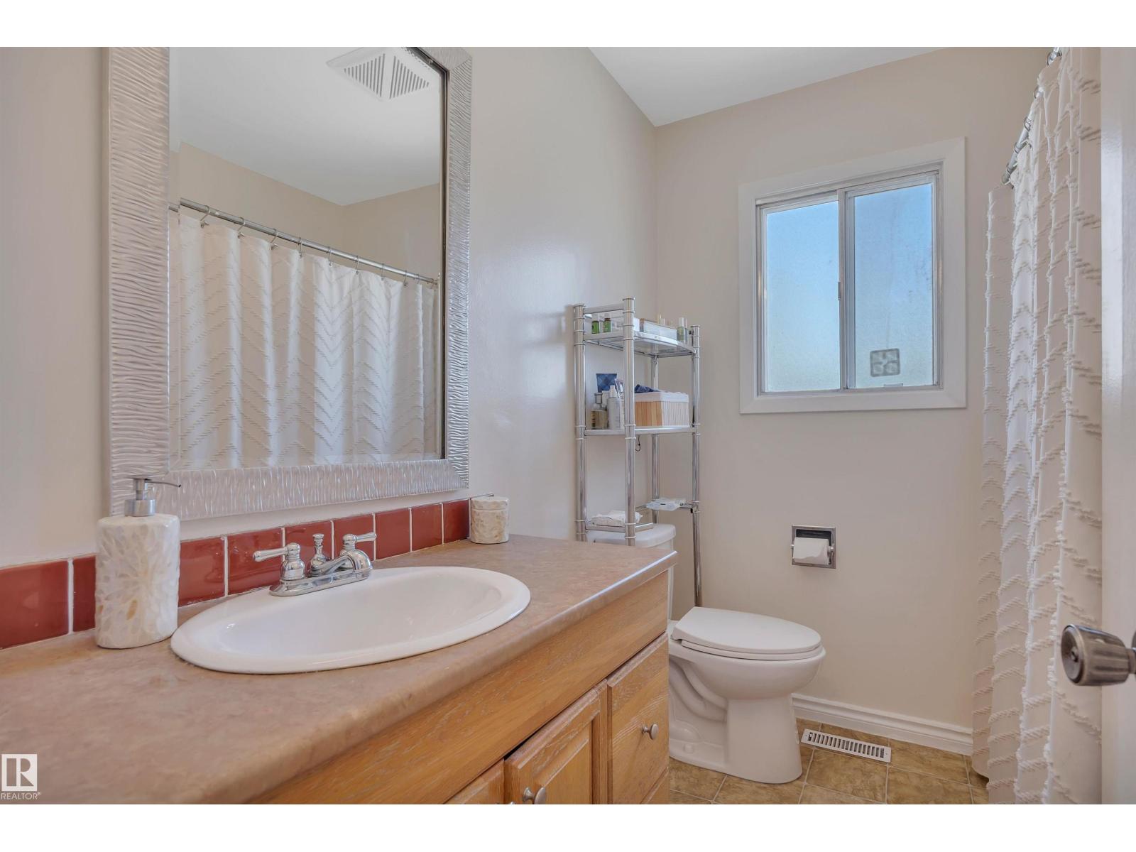 5411 44 Ave - 23