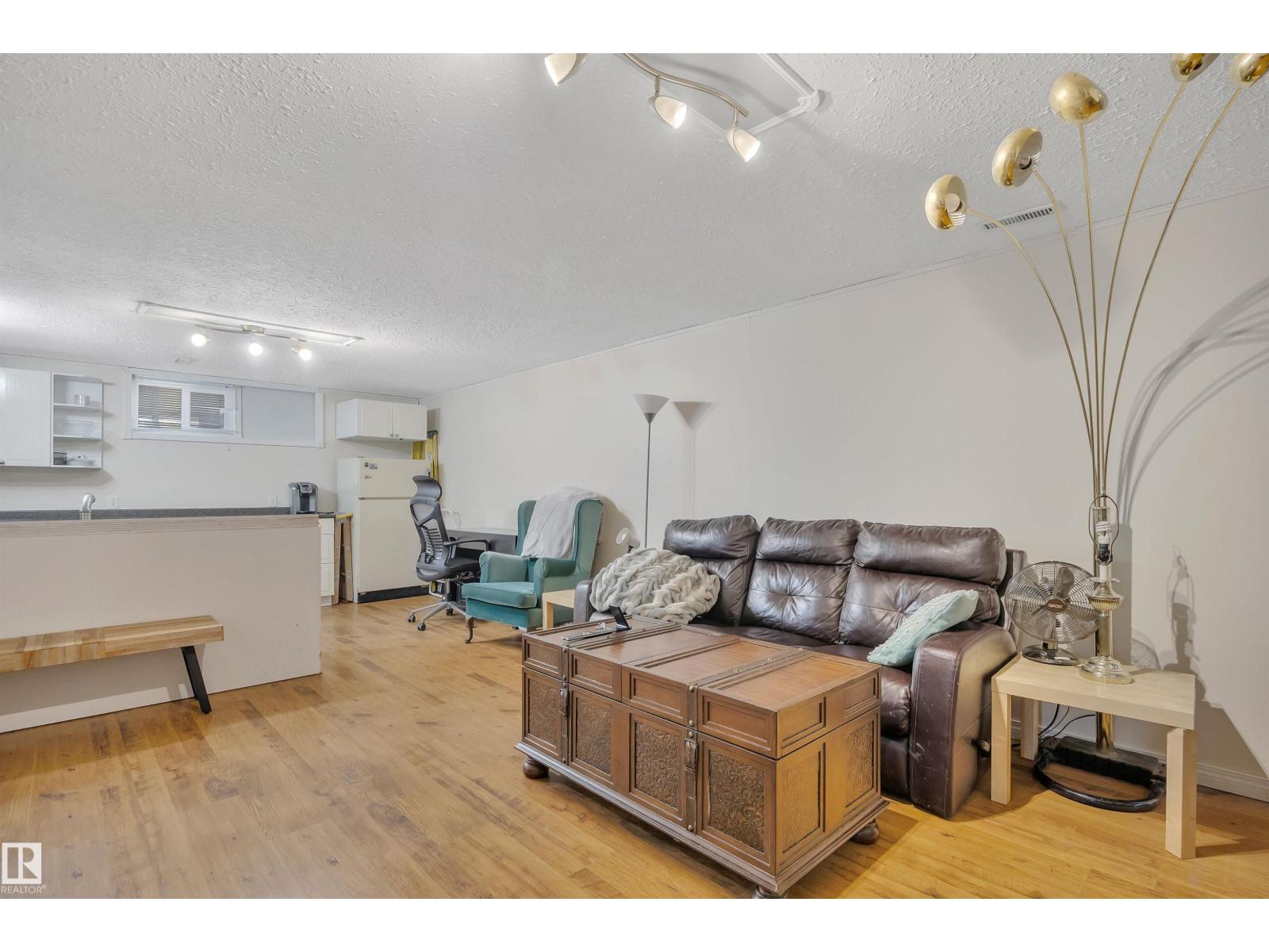 5411 44 Ave - 26