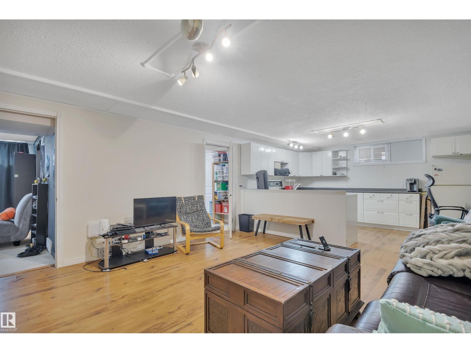 5411 44 Ave - 27