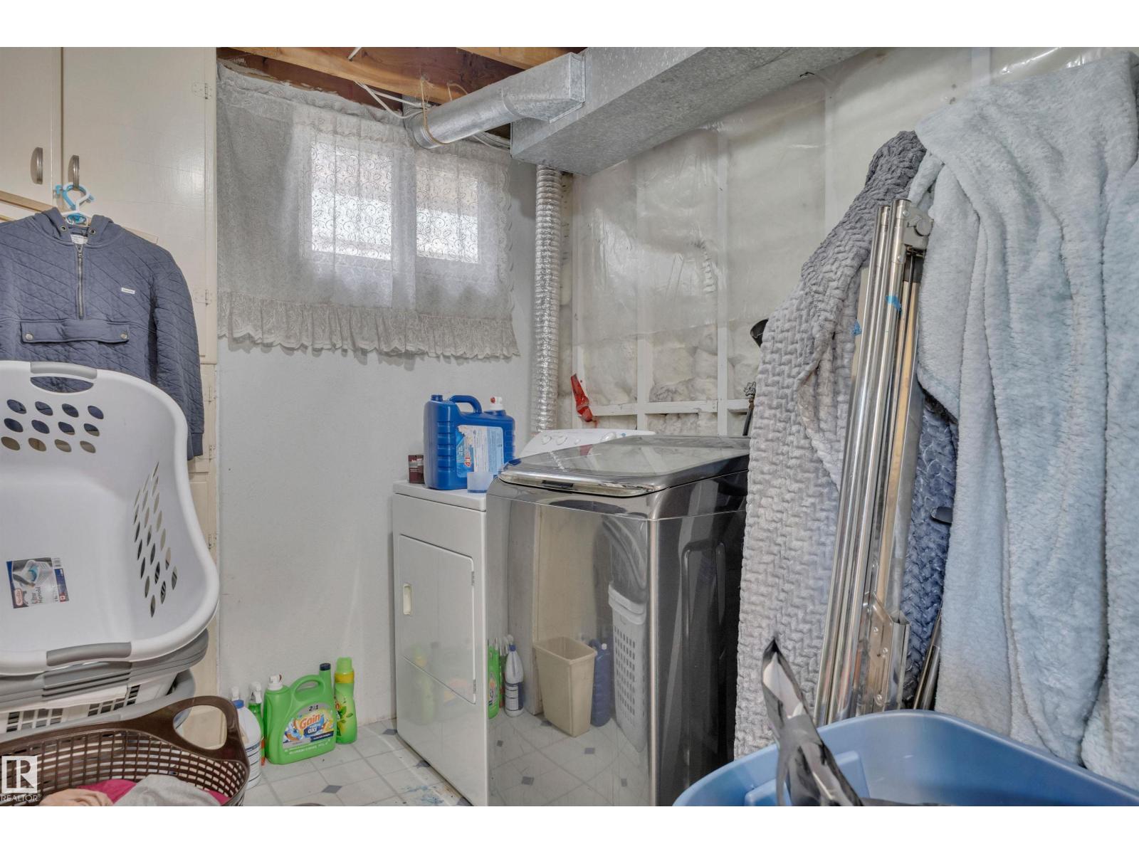 5411 44 Ave - 36