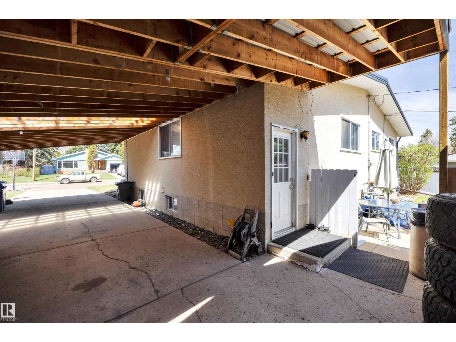 5411 44 Ave - 37