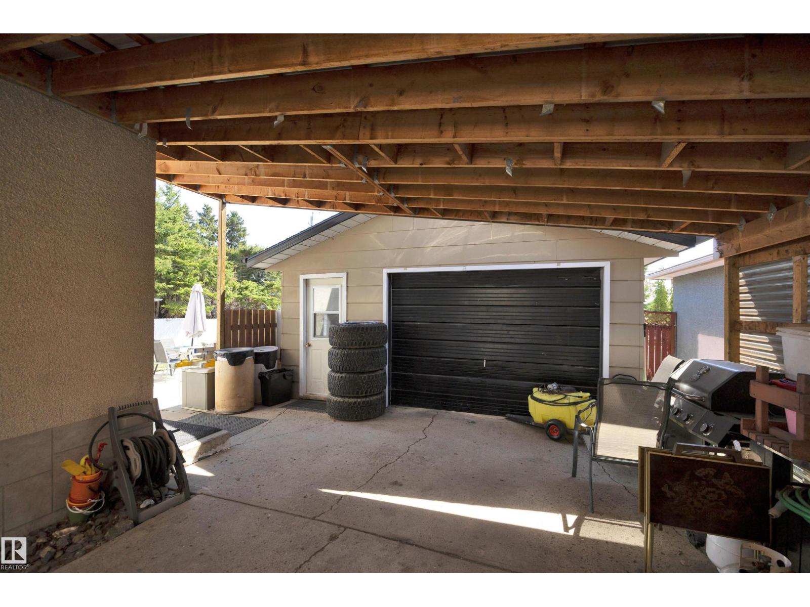 5411 44 Ave - 38