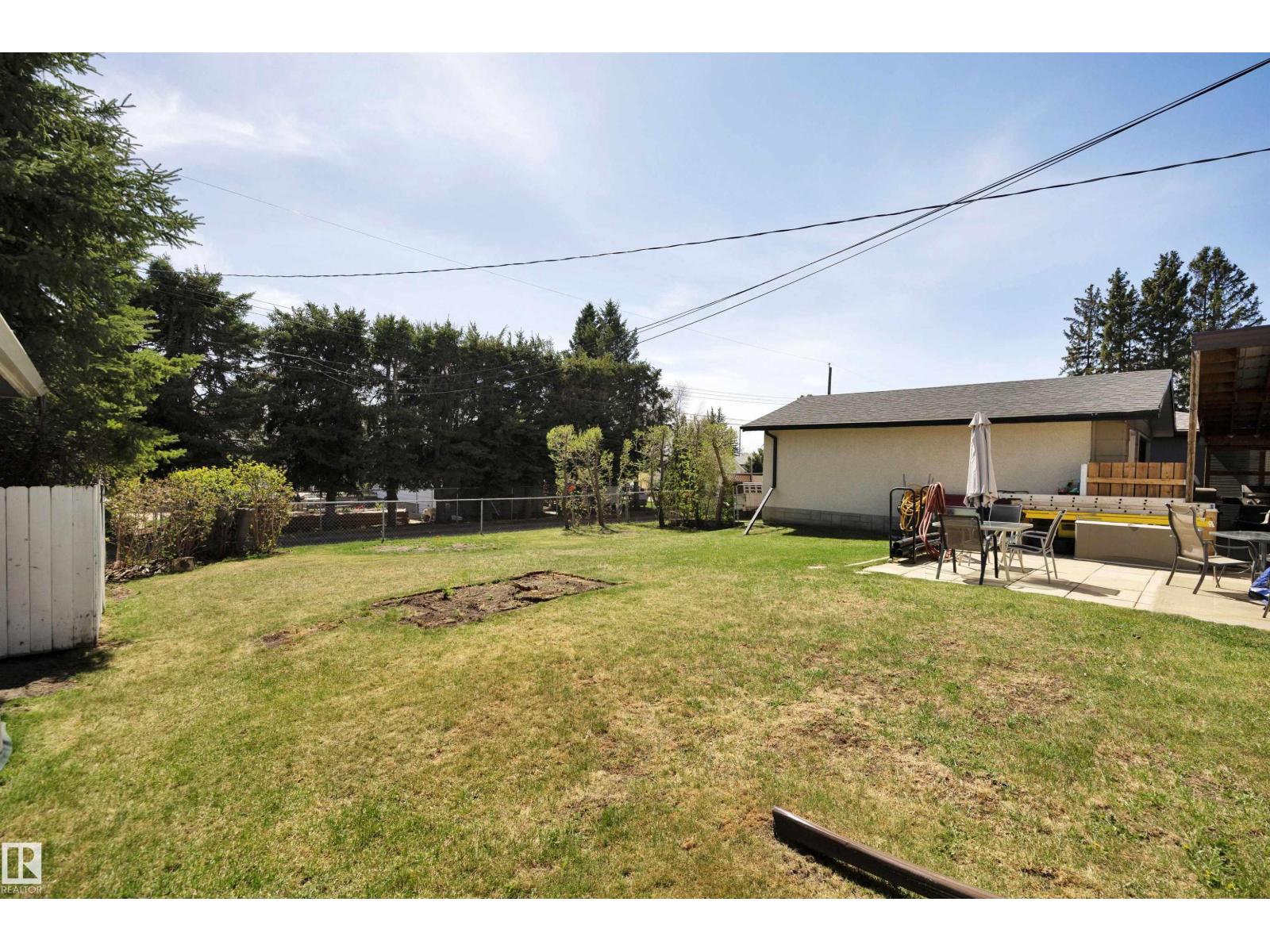 5411 44 Ave - 40