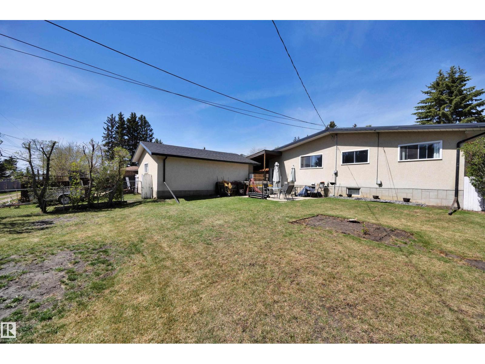 5411 44 Ave - 41