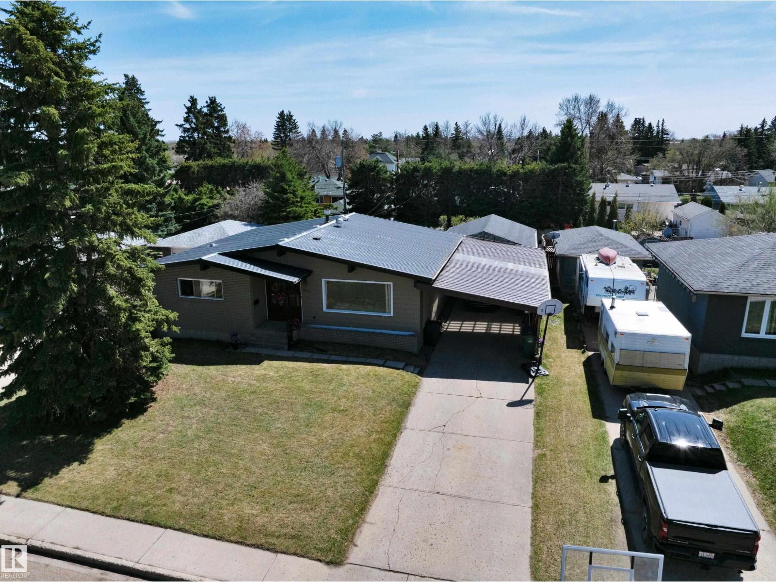 5411 44 Ave - 43