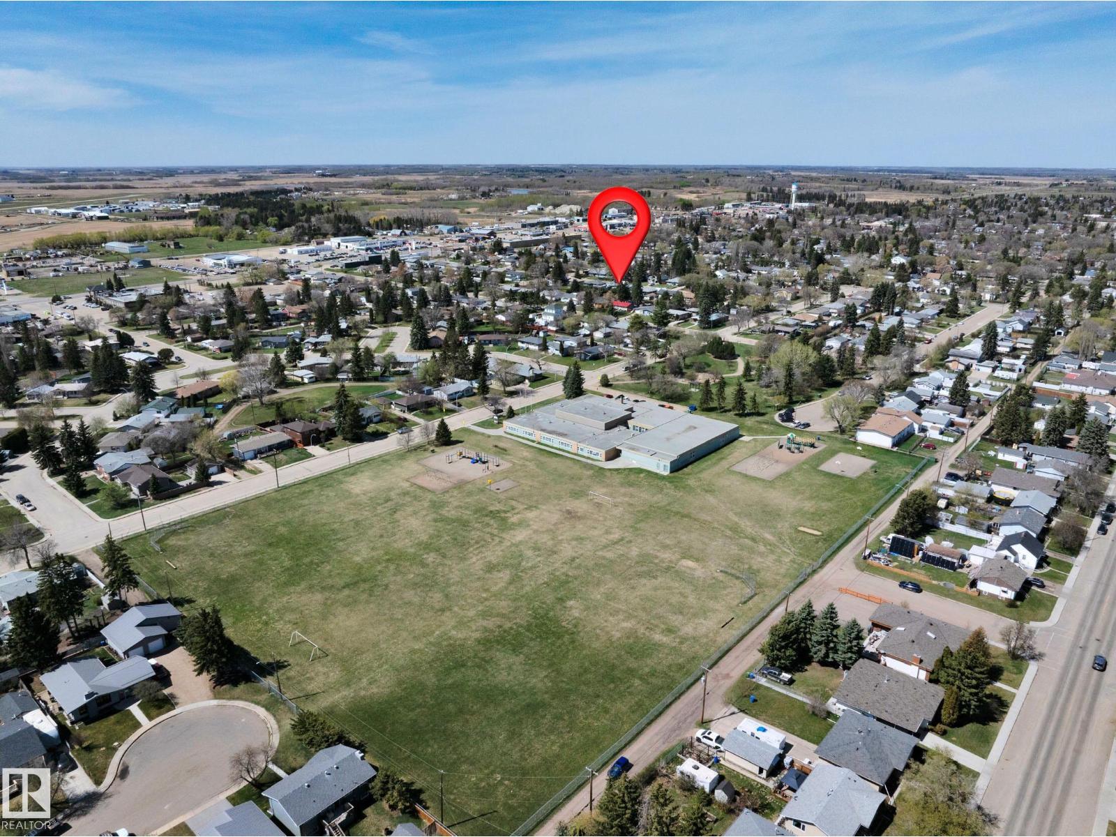 5411 44 Ave - 47