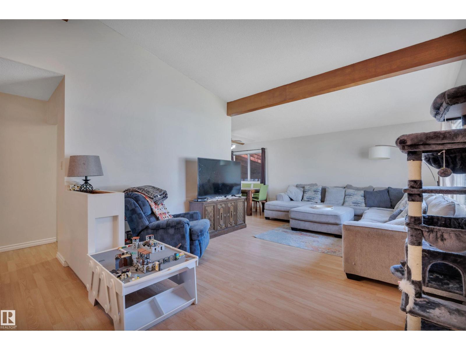 5411 44 Ave - 5