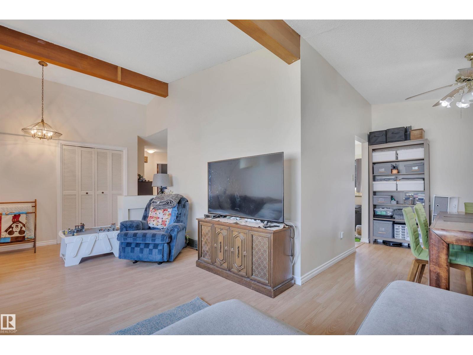 5411 44 Ave - 9