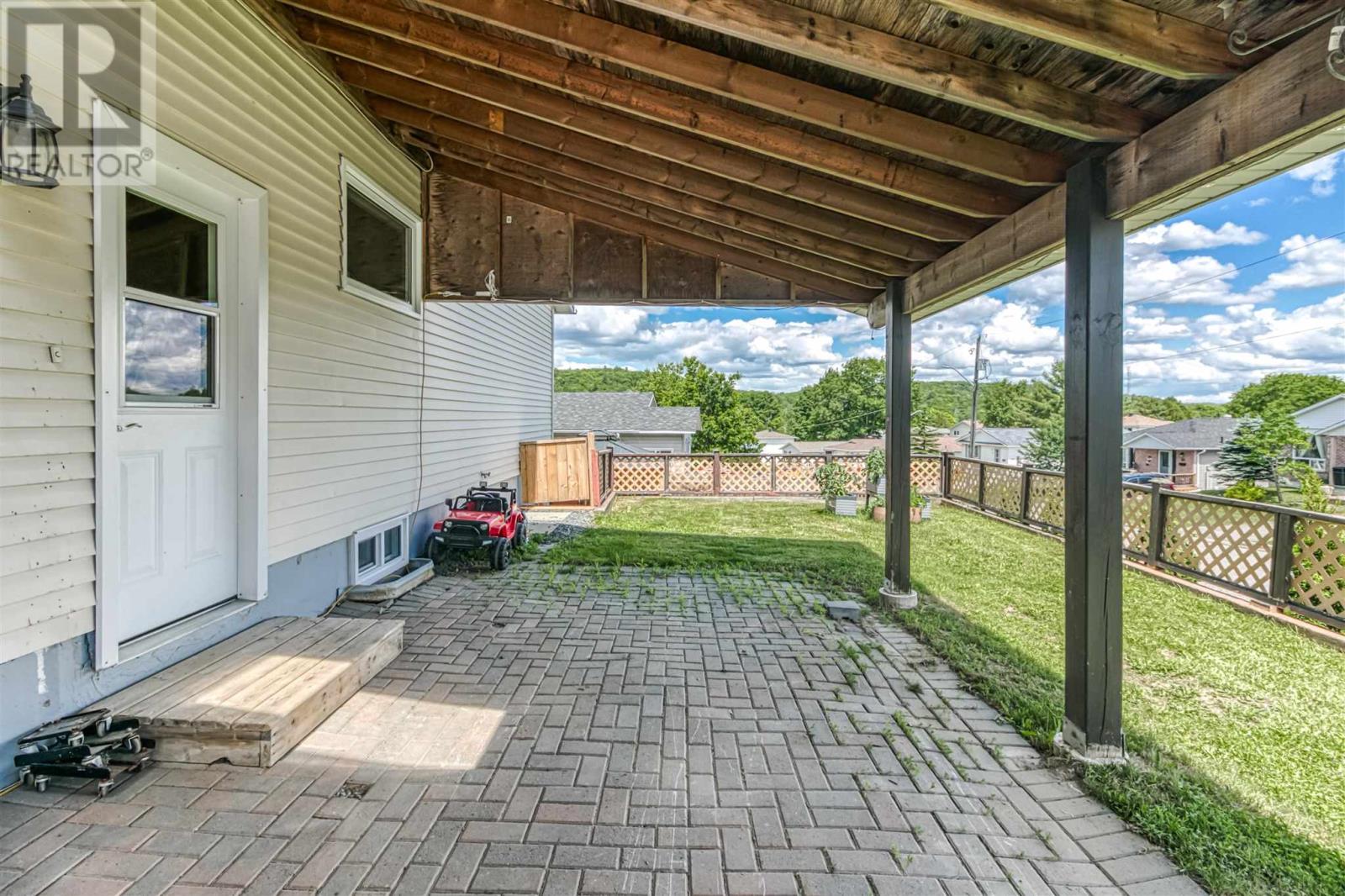 25 Laprairie CRES - 3