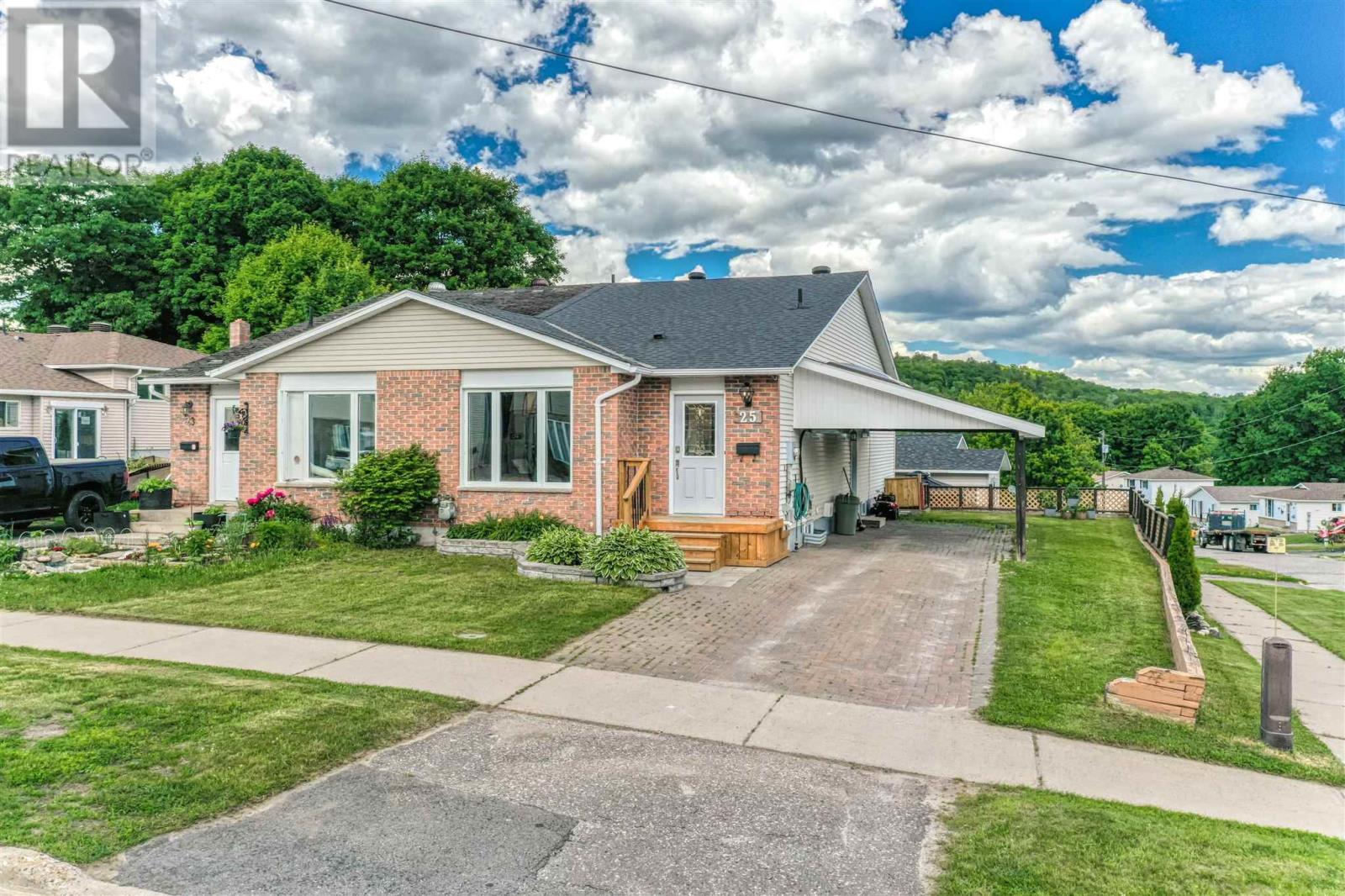 25 Laprairie CRES - 2