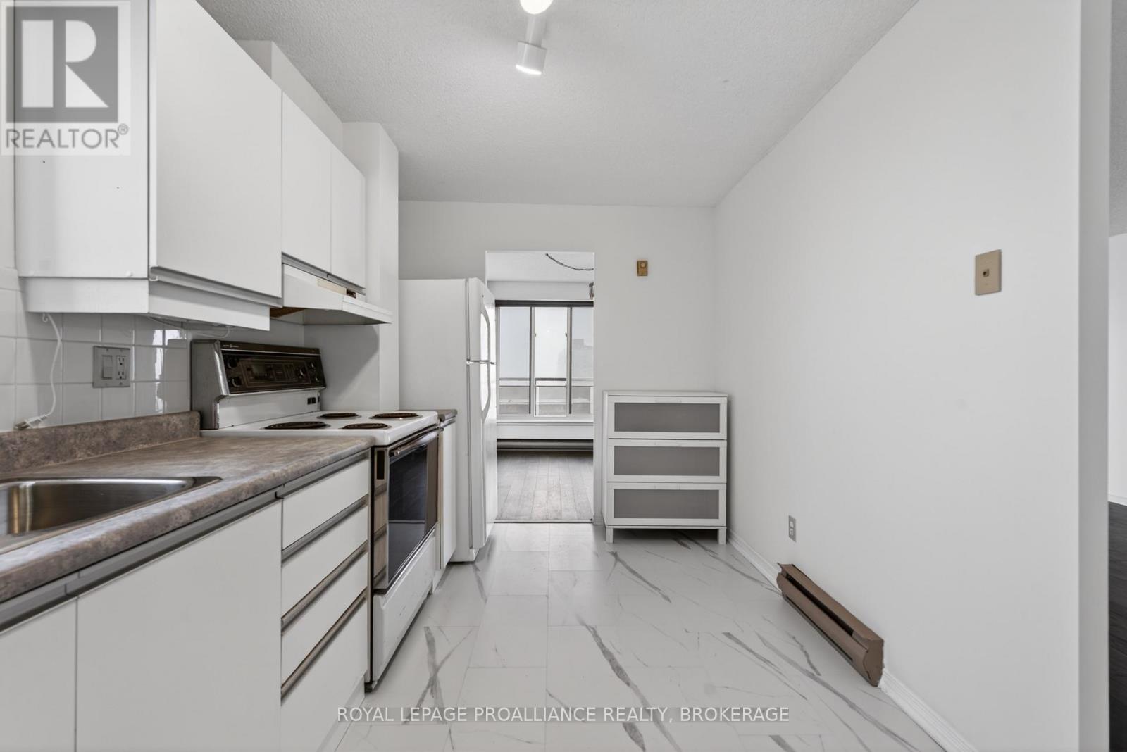#1006 257 BATH ROAD - 21