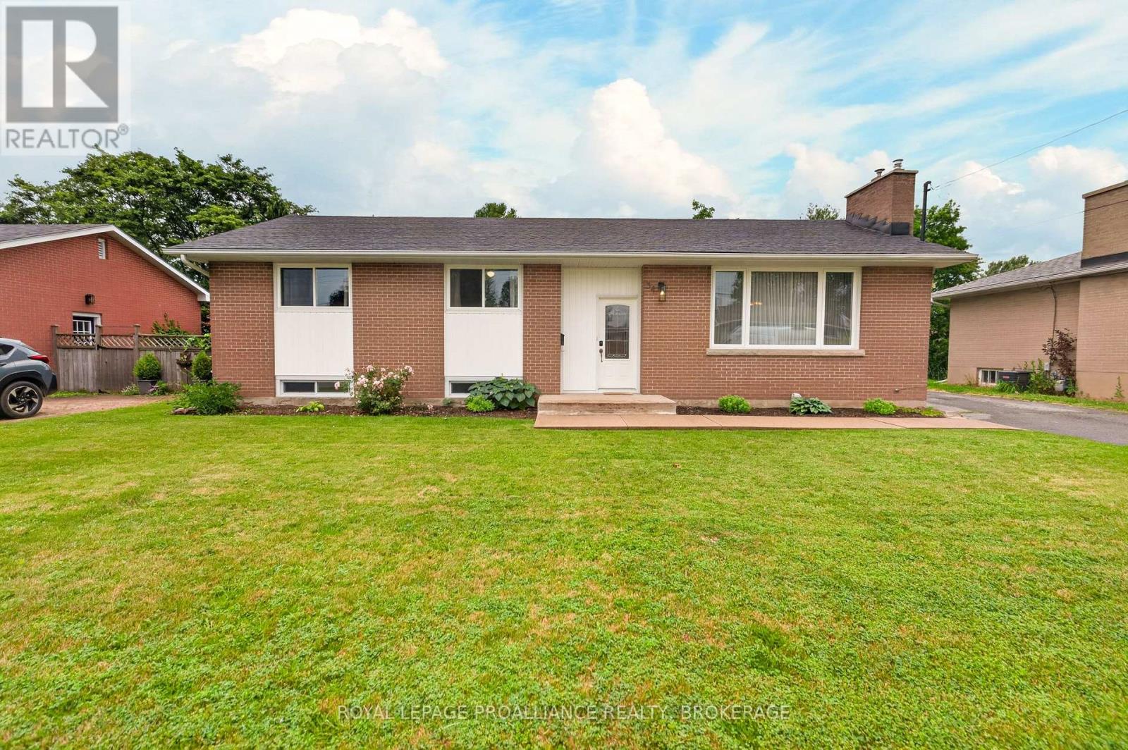 34 SHERWOOD AVENUE - 1