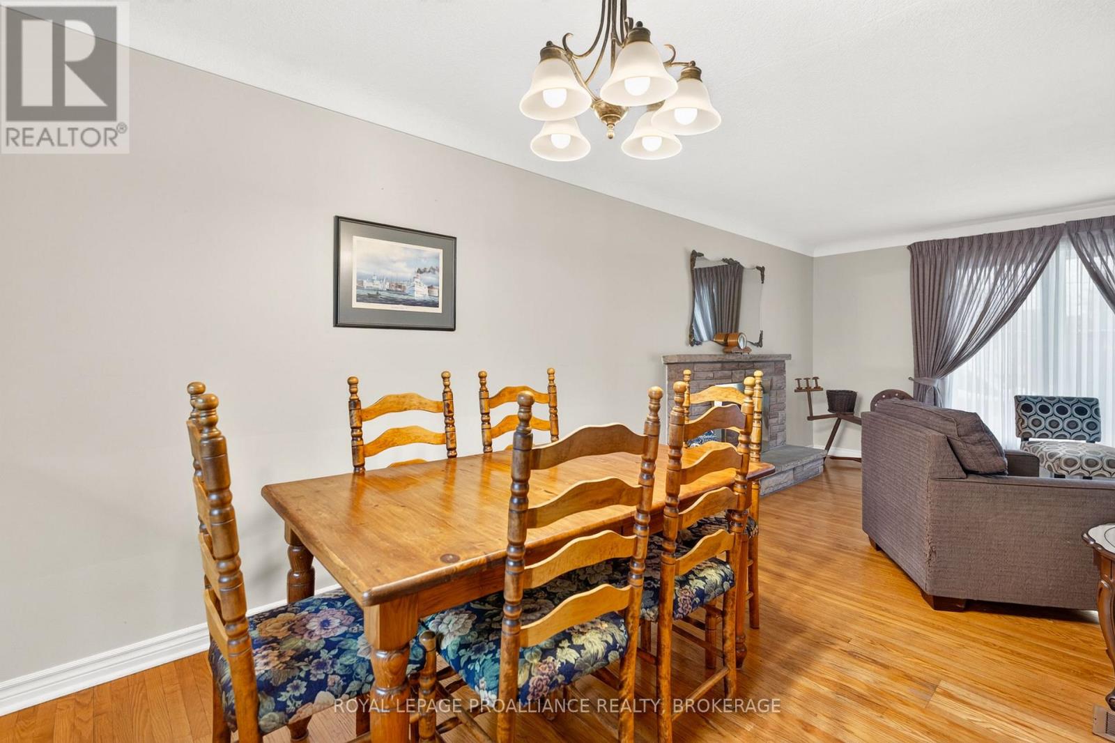 34 SHERWOOD AVENUE - 13