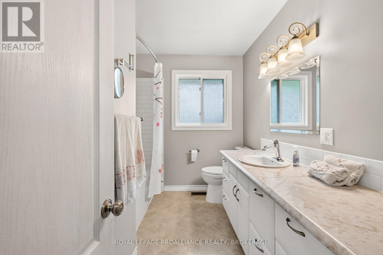 34 SHERWOOD AVENUE - 17