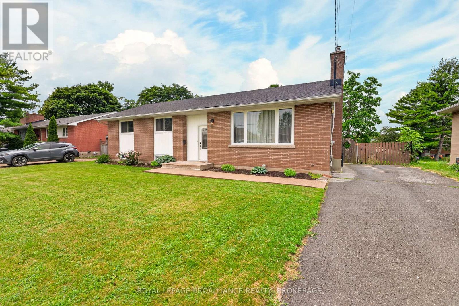 34 SHERWOOD AVENUE - 2