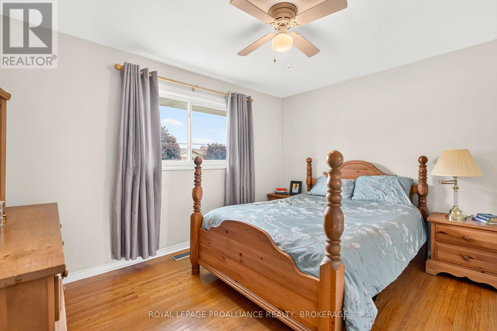 34 SHERWOOD AVENUE - 22