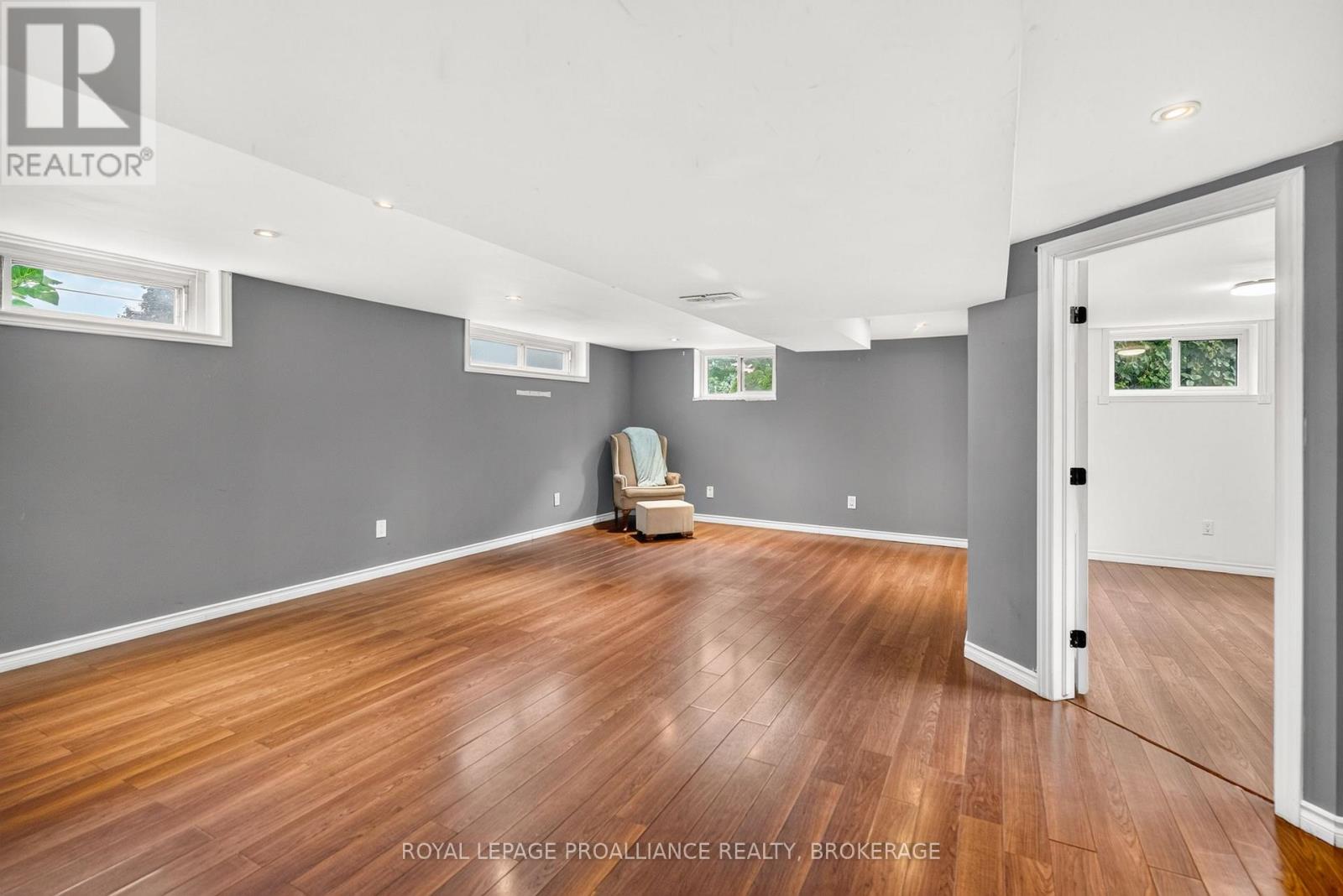 34 SHERWOOD AVENUE - 23