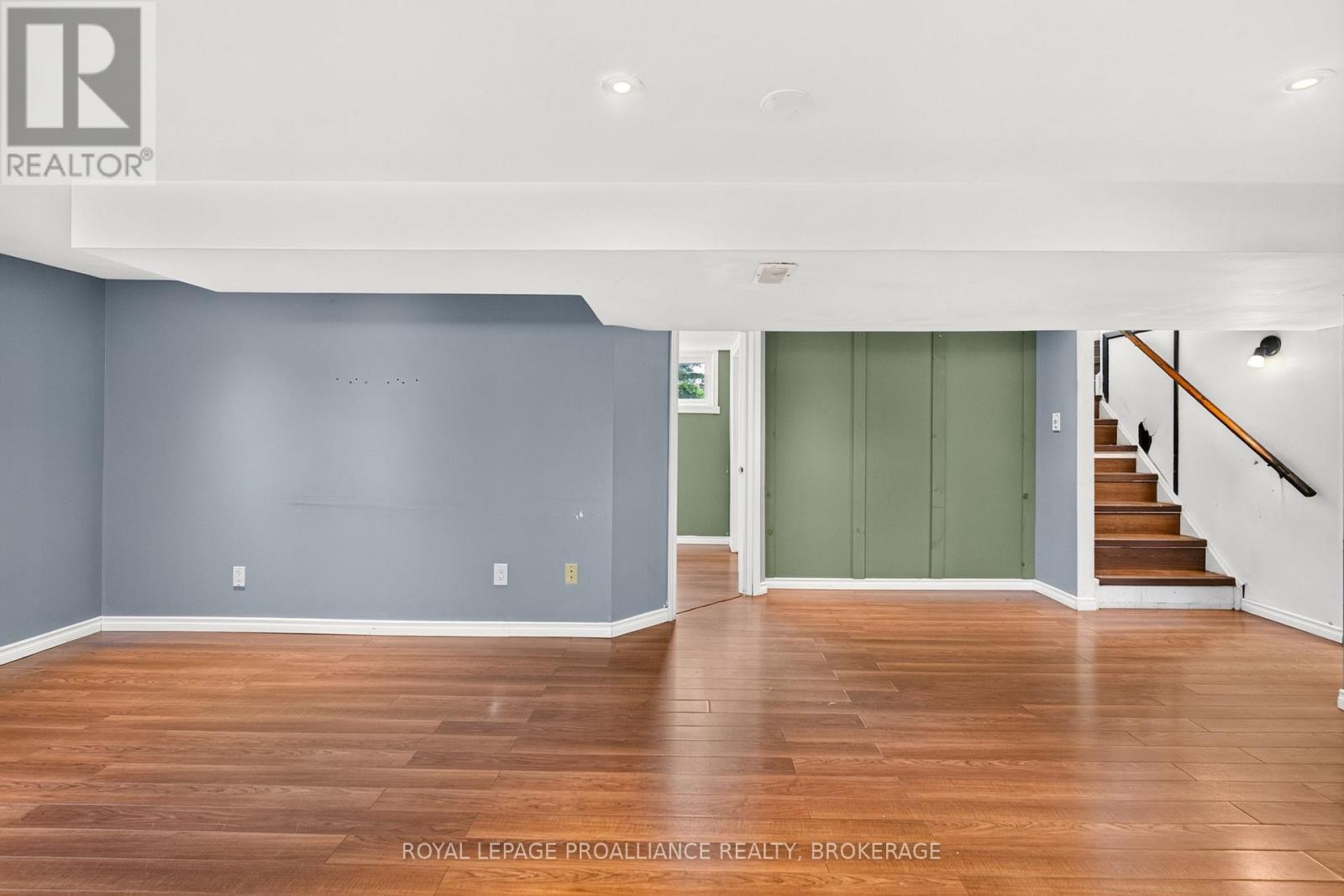 34 SHERWOOD AVENUE - 25