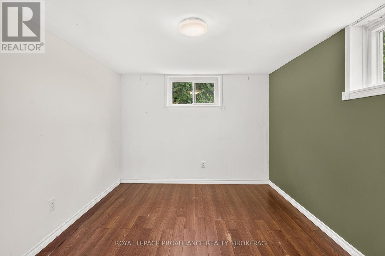 34 SHERWOOD AVENUE - 26