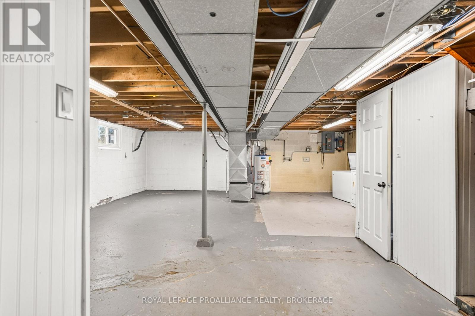 34 SHERWOOD AVENUE - 27