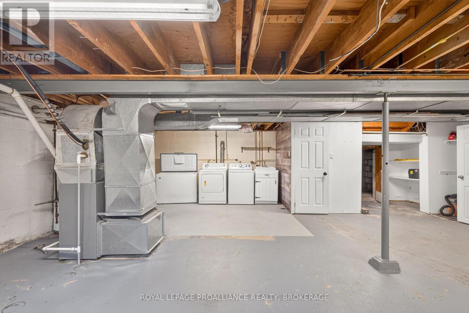 34 SHERWOOD AVENUE - 28