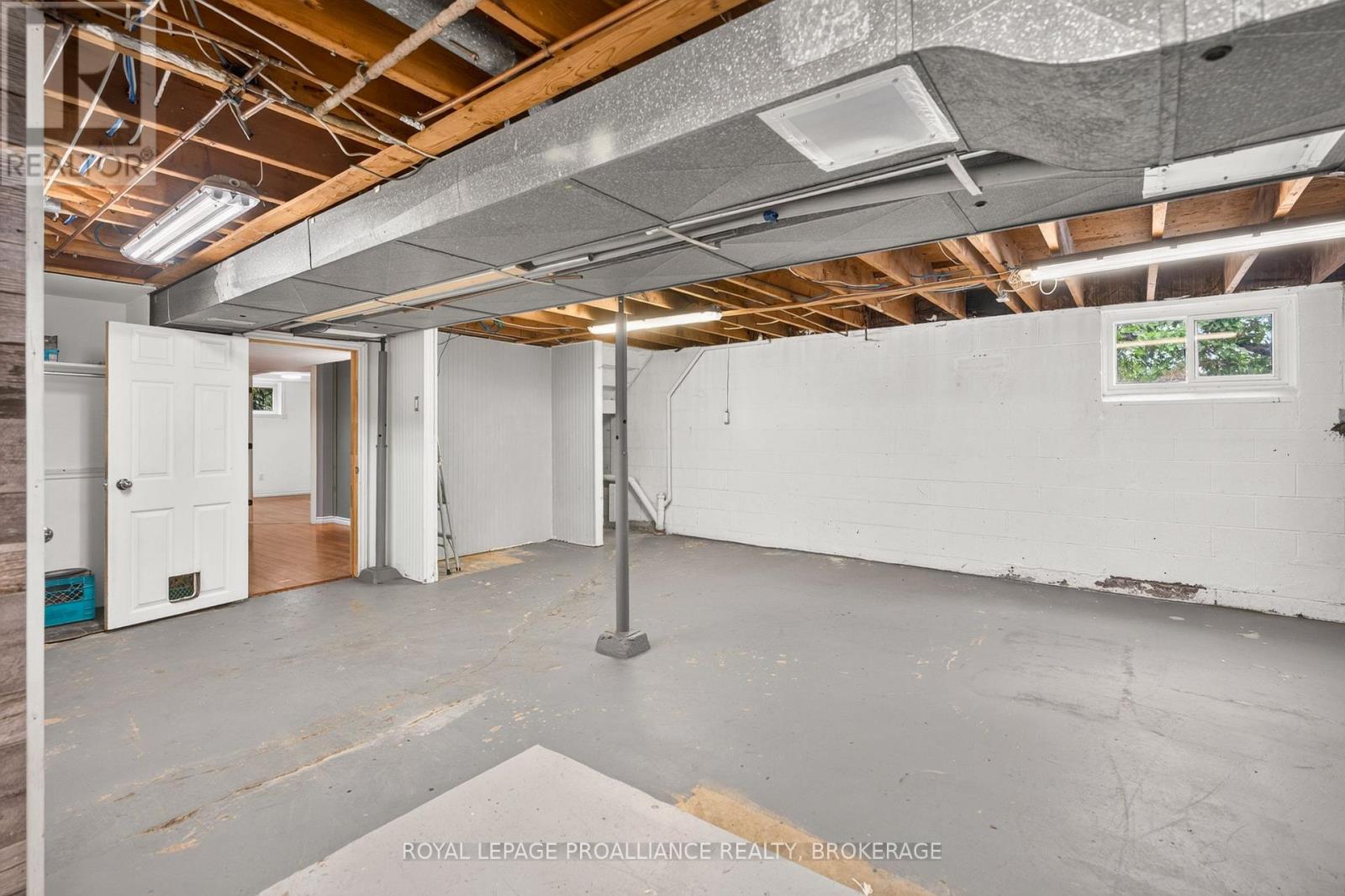 34 SHERWOOD AVENUE - 29