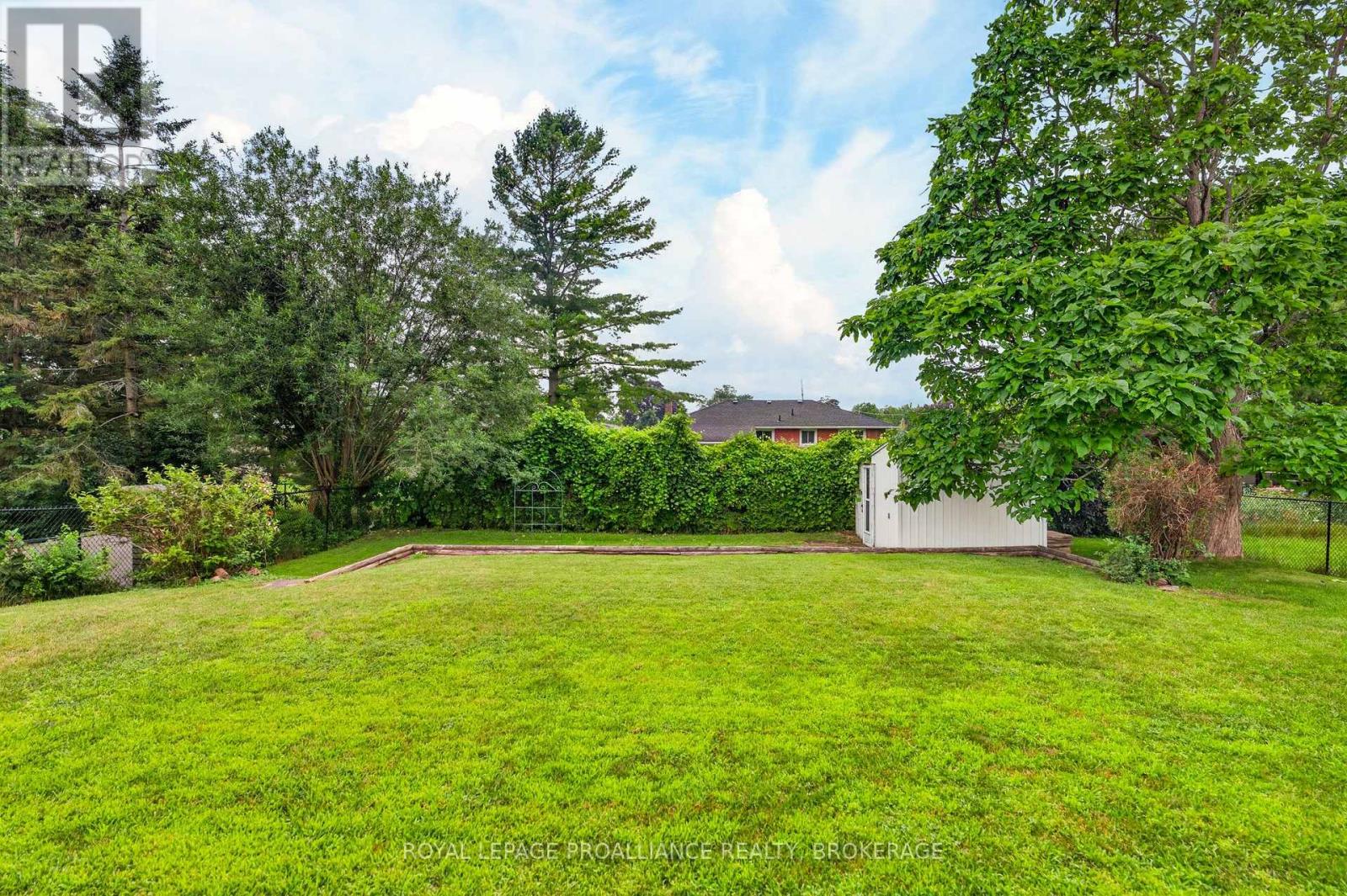 34 SHERWOOD AVENUE - 31