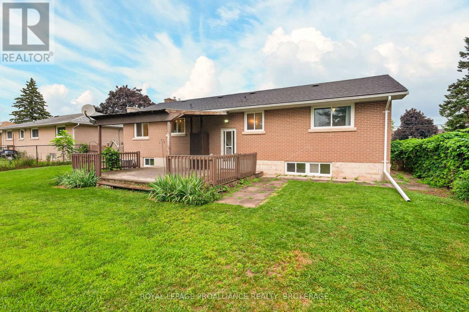 34 SHERWOOD AVENUE - 33
