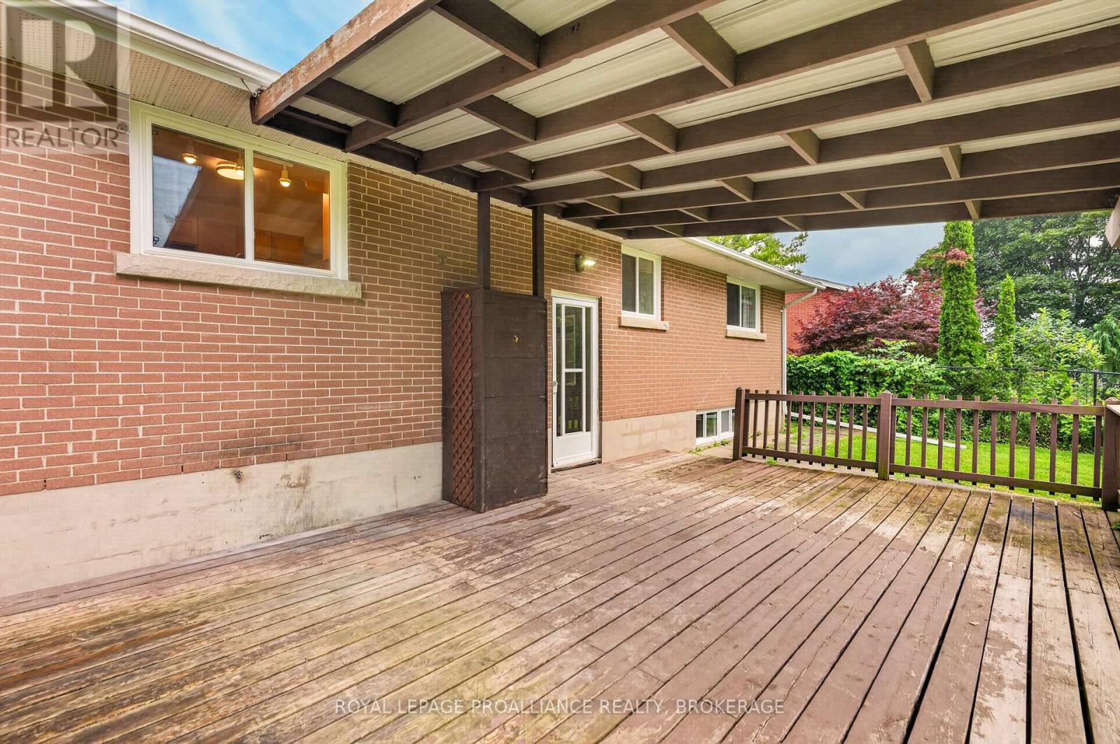 34 SHERWOOD AVENUE - 37