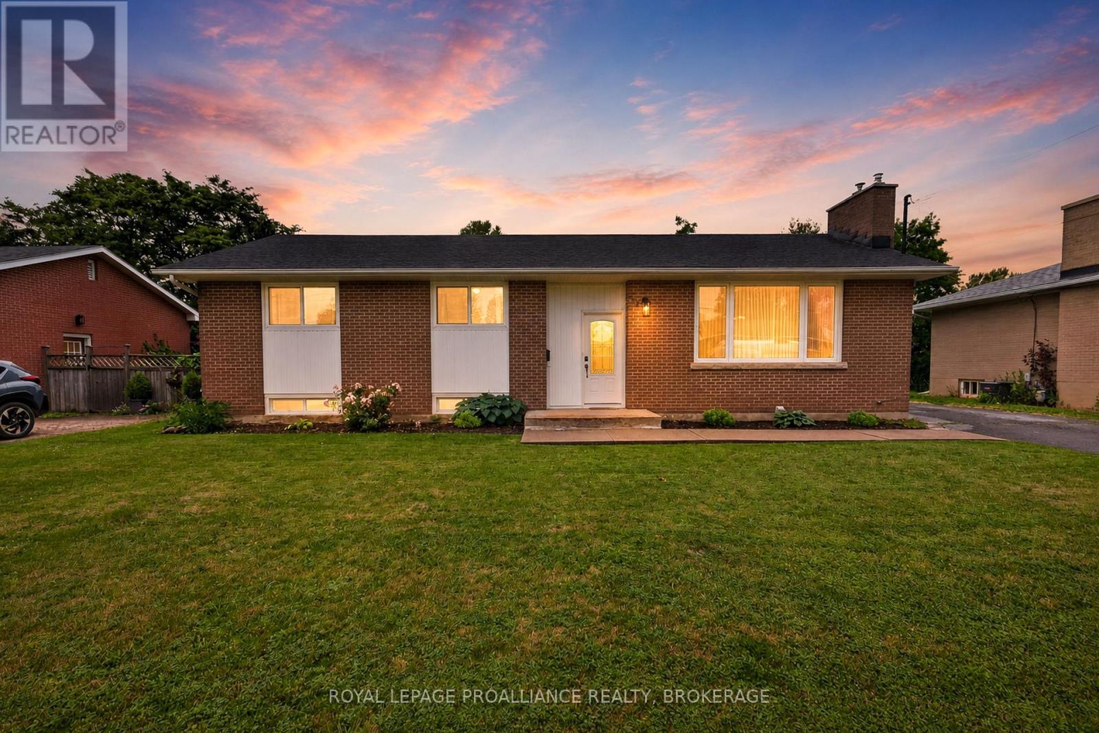 34 SHERWOOD AVENUE - 38