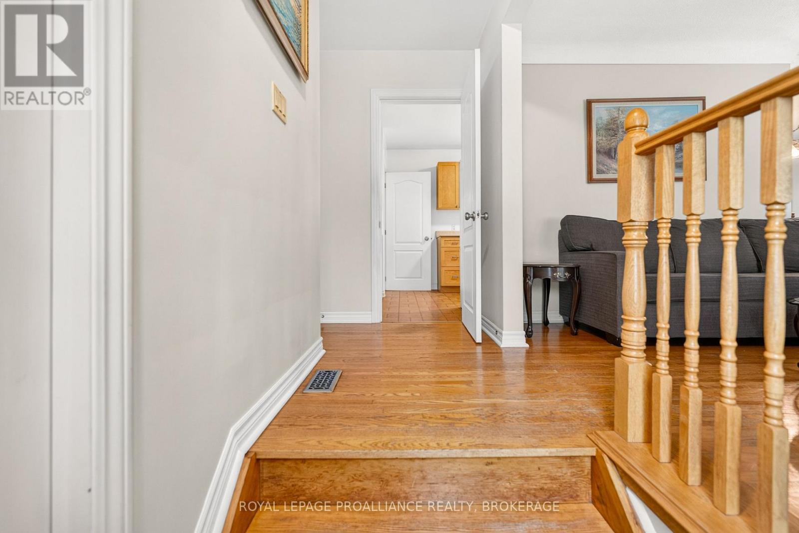 34 SHERWOOD AVENUE - 4
