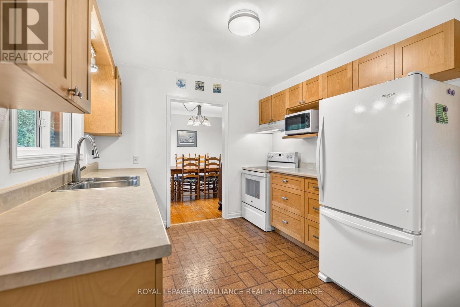 34 SHERWOOD AVENUE - 9