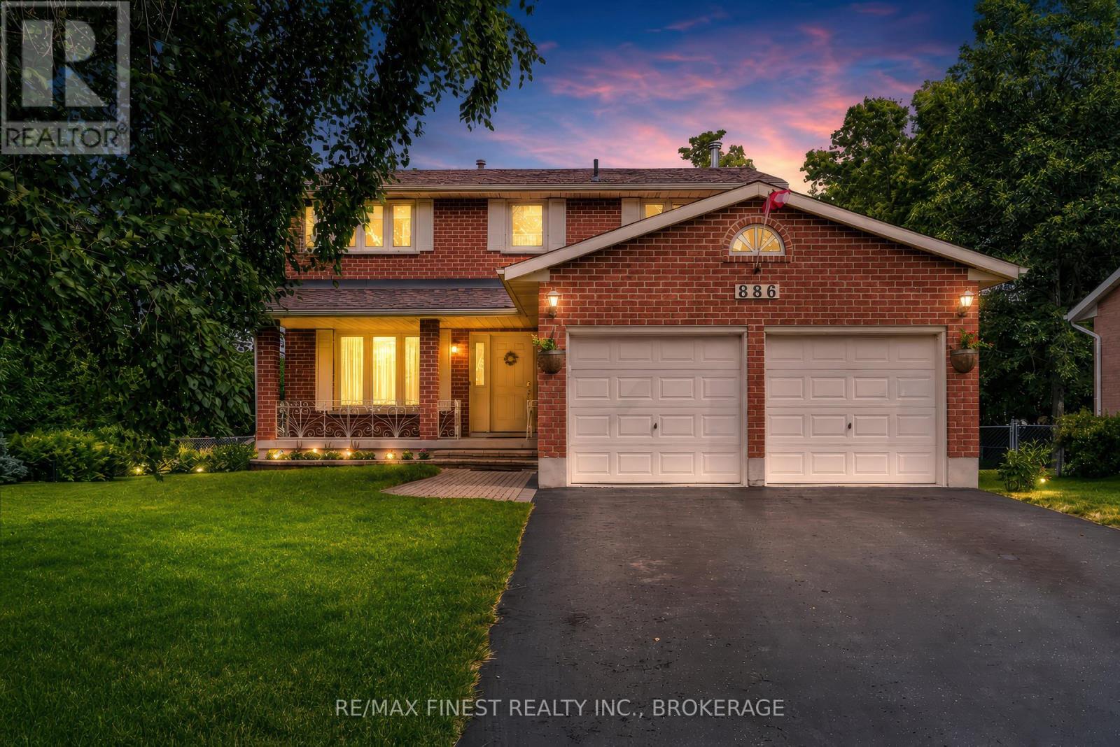 886 BRIDLE PATH CRESCENT - 1