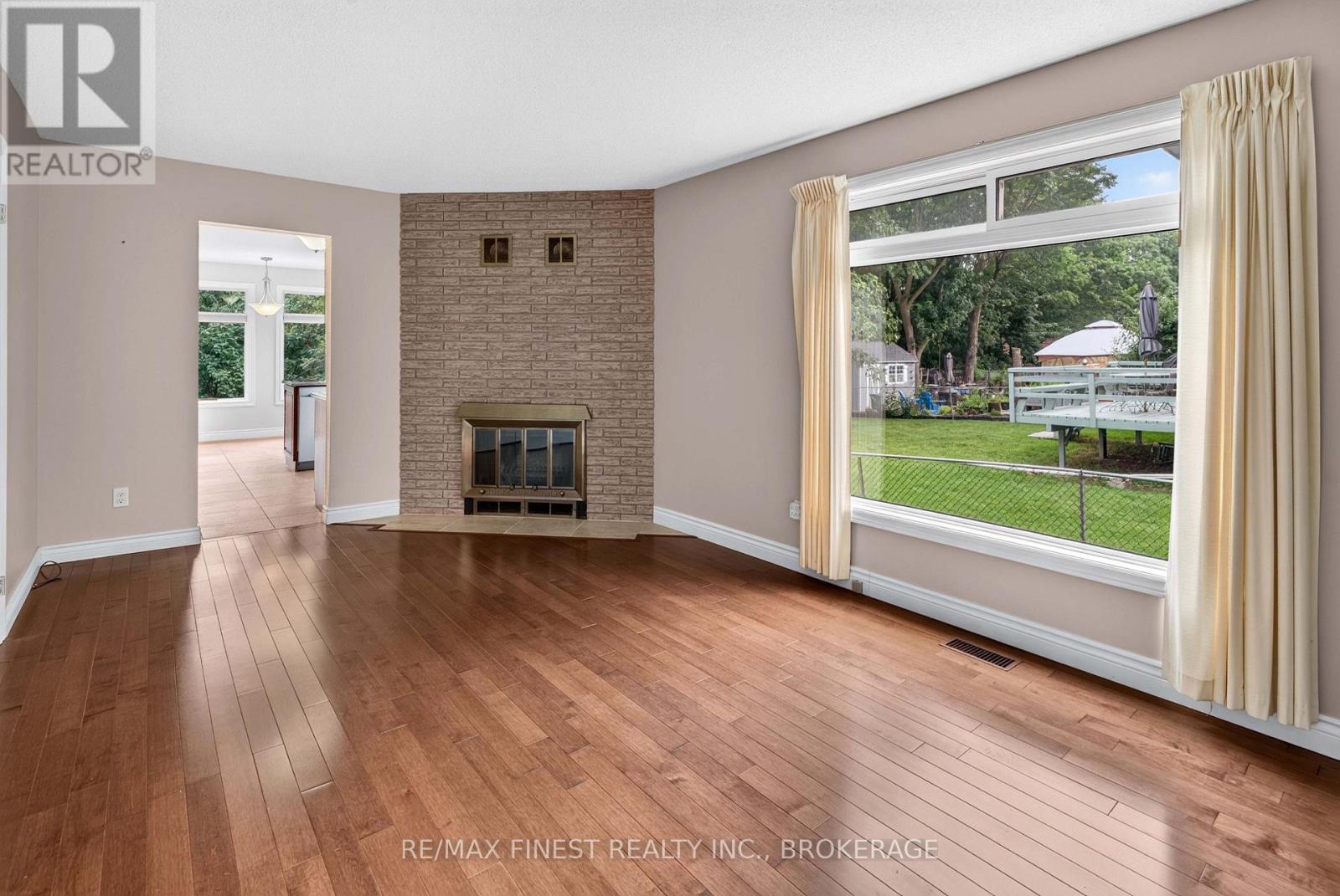 886 BRIDLE PATH CRESCENT - Image 10