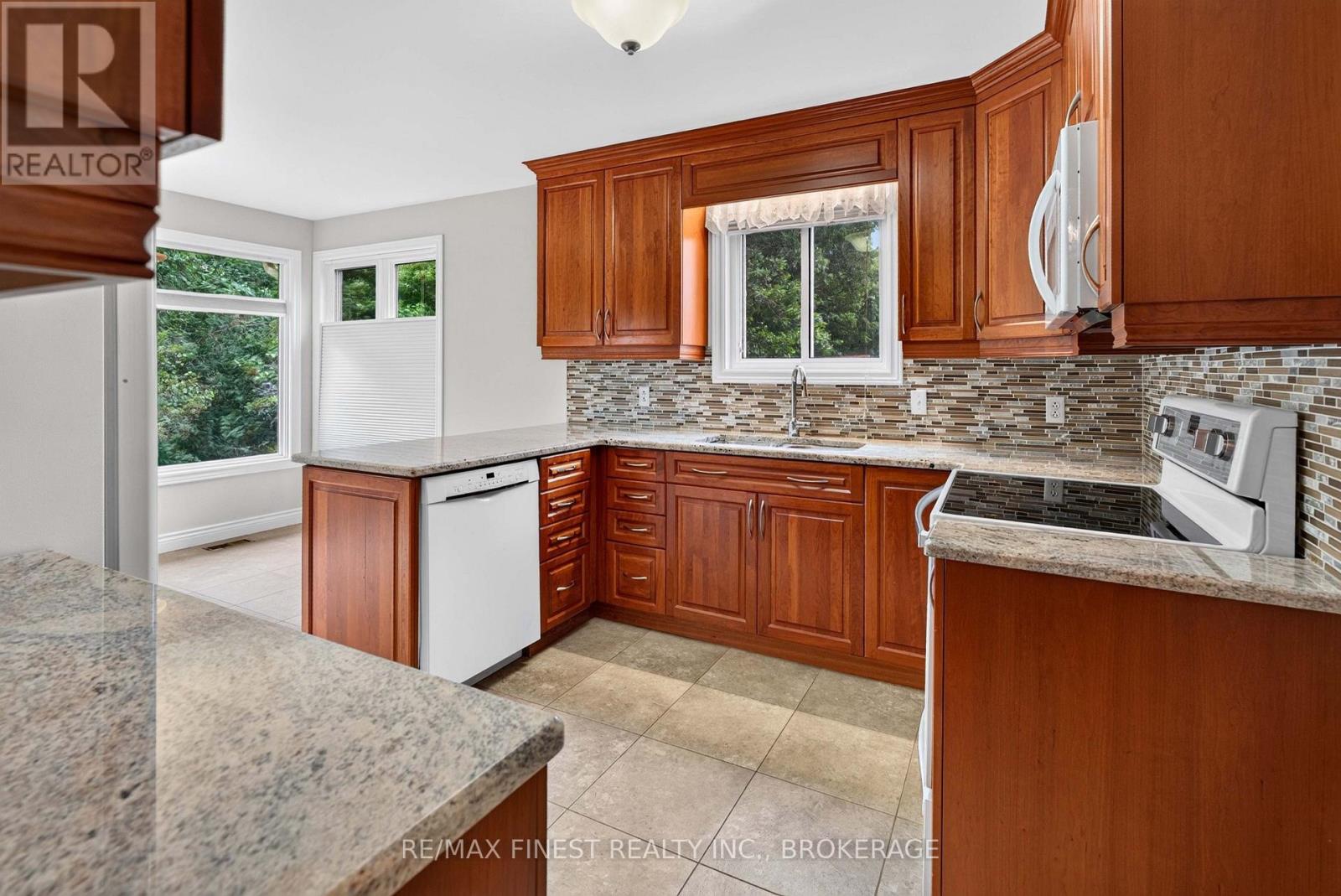 886 BRIDLE PATH CRESCENT - Image 13