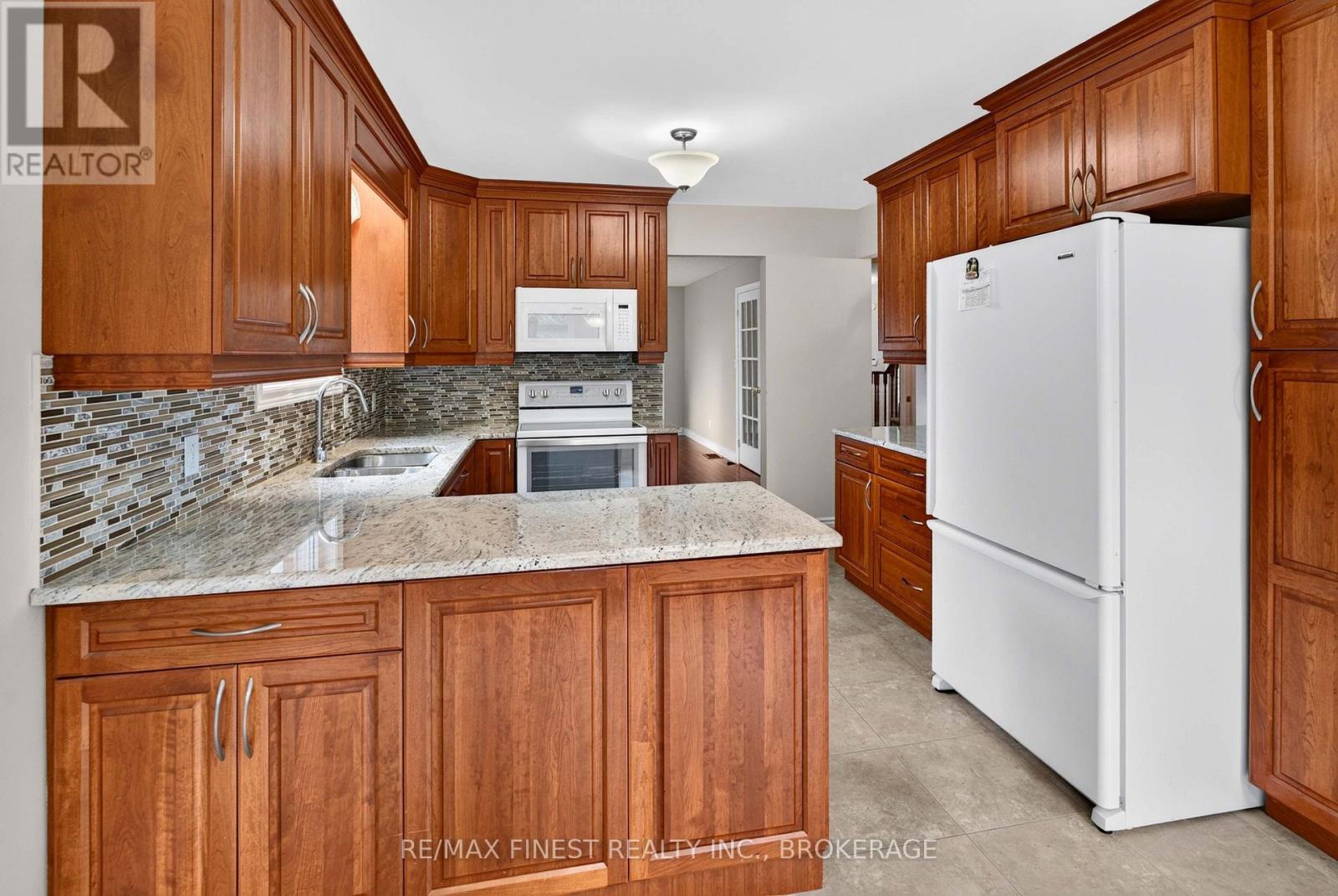 886 BRIDLE PATH CRESCENT - Image 17