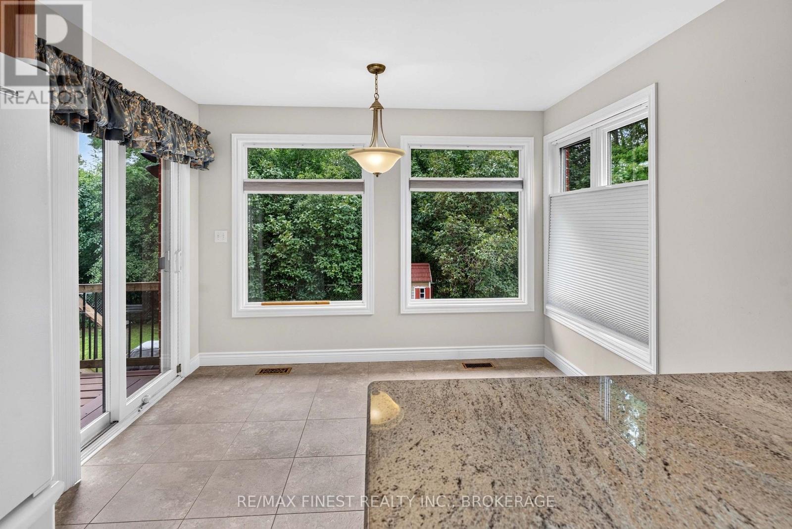 886 BRIDLE PATH CRESCENT - Image 19