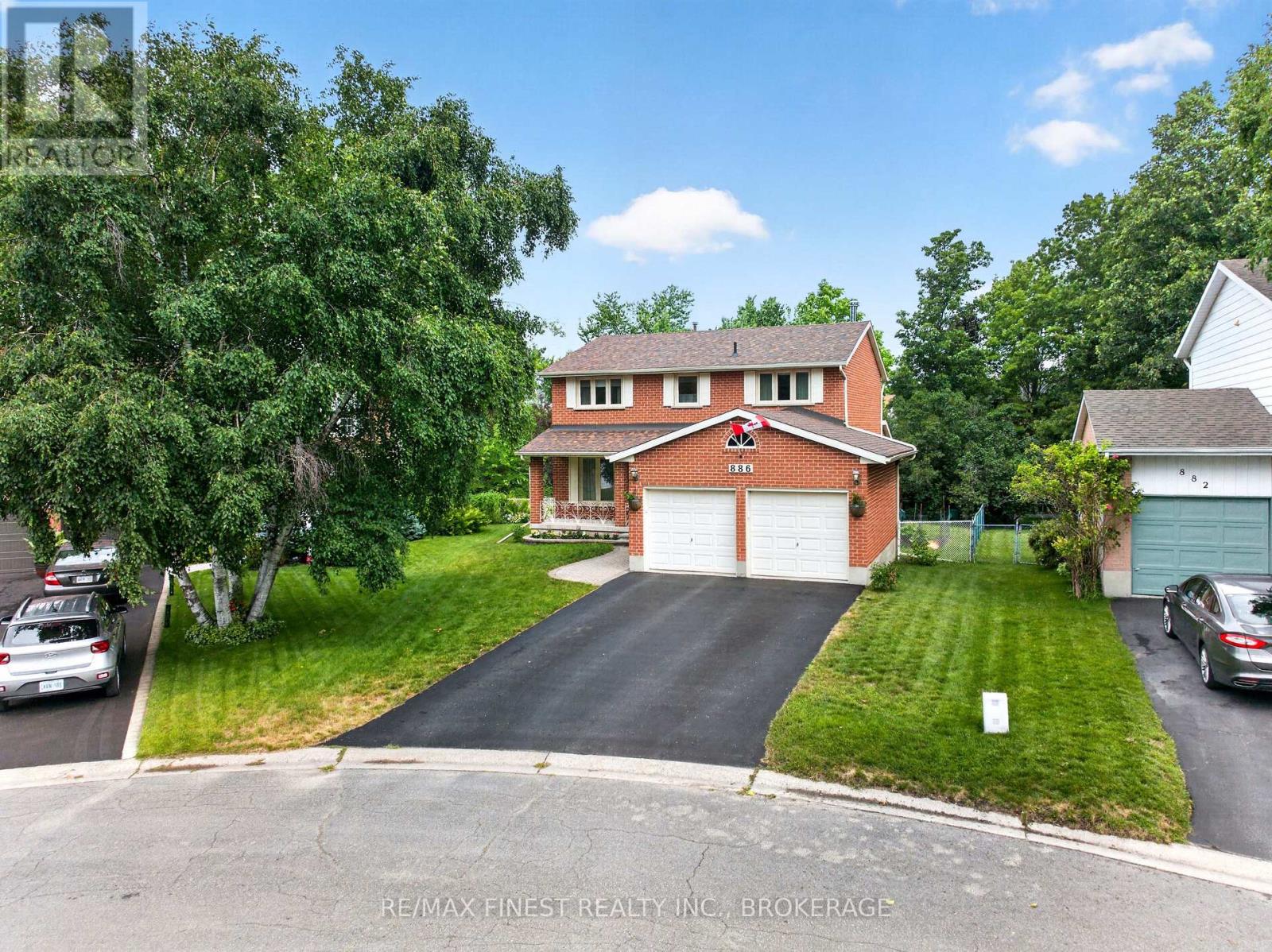 886 BRIDLE PATH CRESCENT - 2